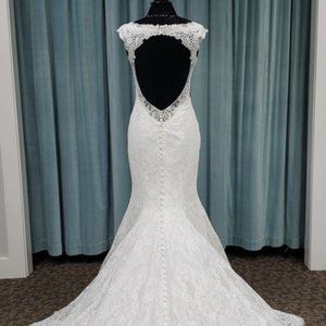 Sample Allure Madison James Ivory Lace Wedding Dress, Keyhole backless Vintage